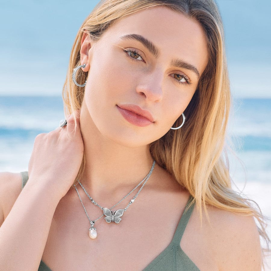 Model is wearing Brighton Everbloom silver pearl drop necklace
