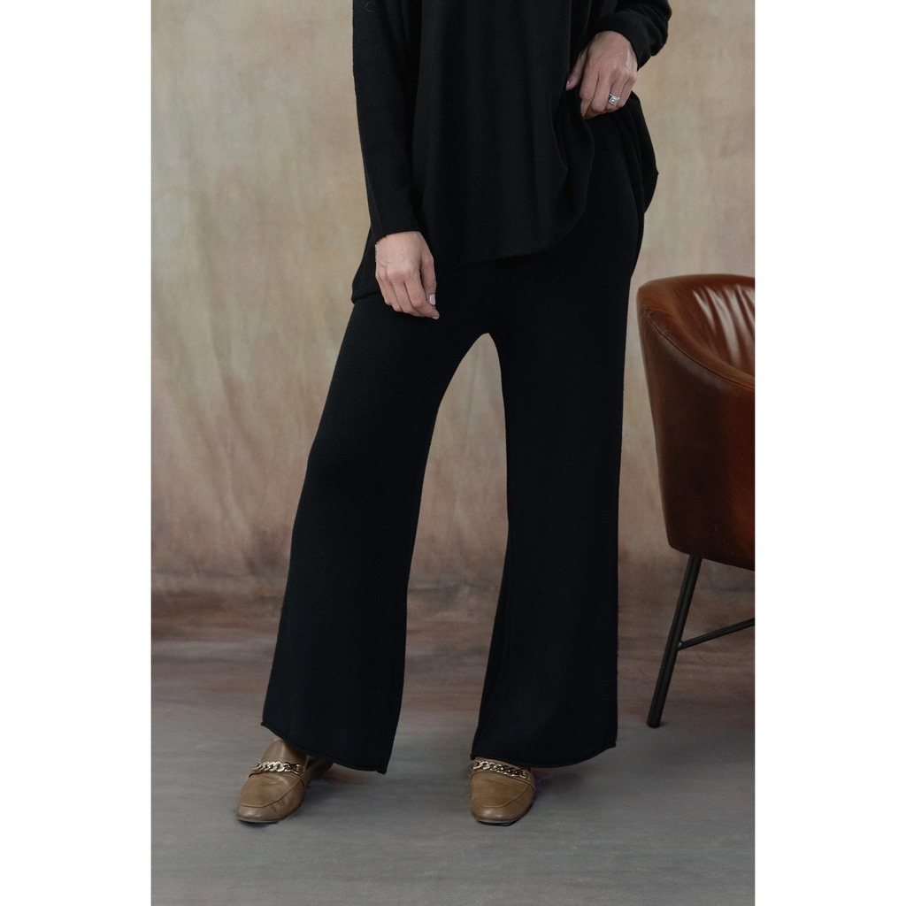 Cobblestone Cleo Sweater Pants in Black