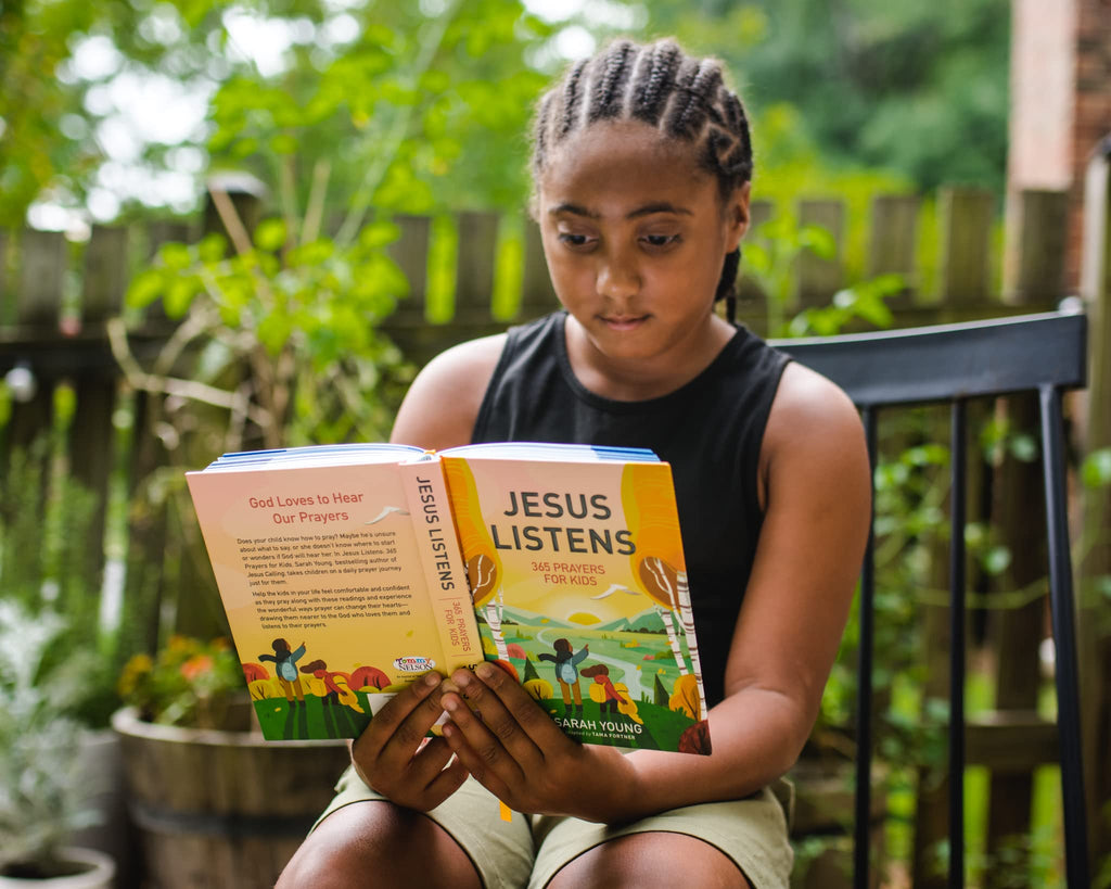 Jesus Listens: A Jesus Calling Prayer Book for Young Readers, 365 Prayers